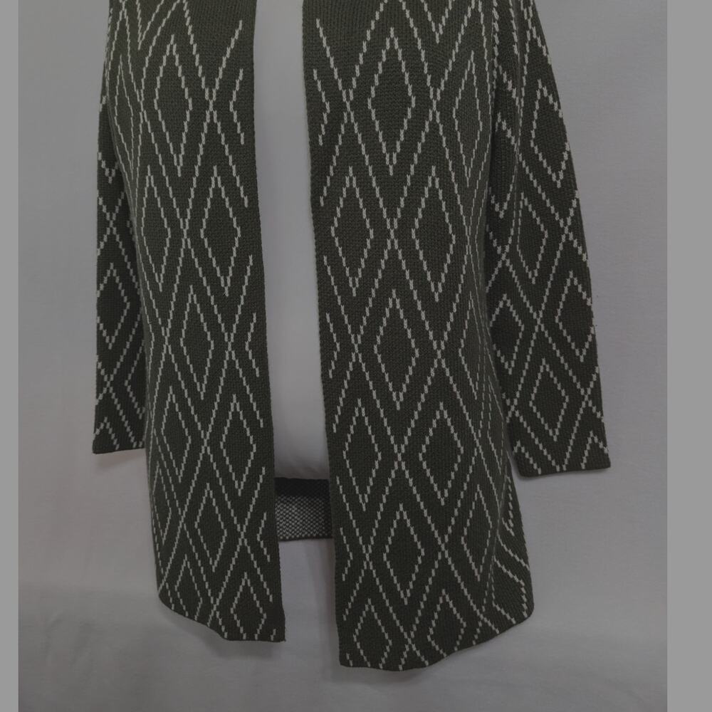 Escio long cardigan Sz LGreen /white New Bust  40"  Length 30" classic knit